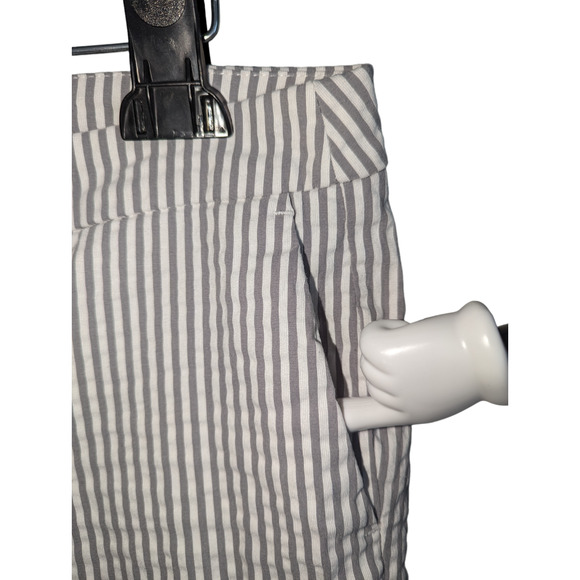 Jones New York Womens 12 Gray White Pants Vertical Stripes Cropped Eye Hook - Picture 12 of 13